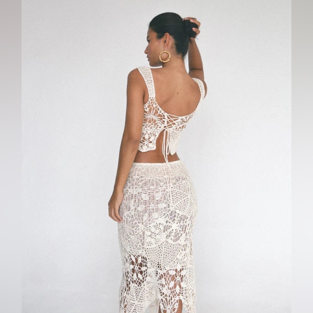 Indah Libra crochet top and Neptune skirt in vanilla - Picture 11 of 17